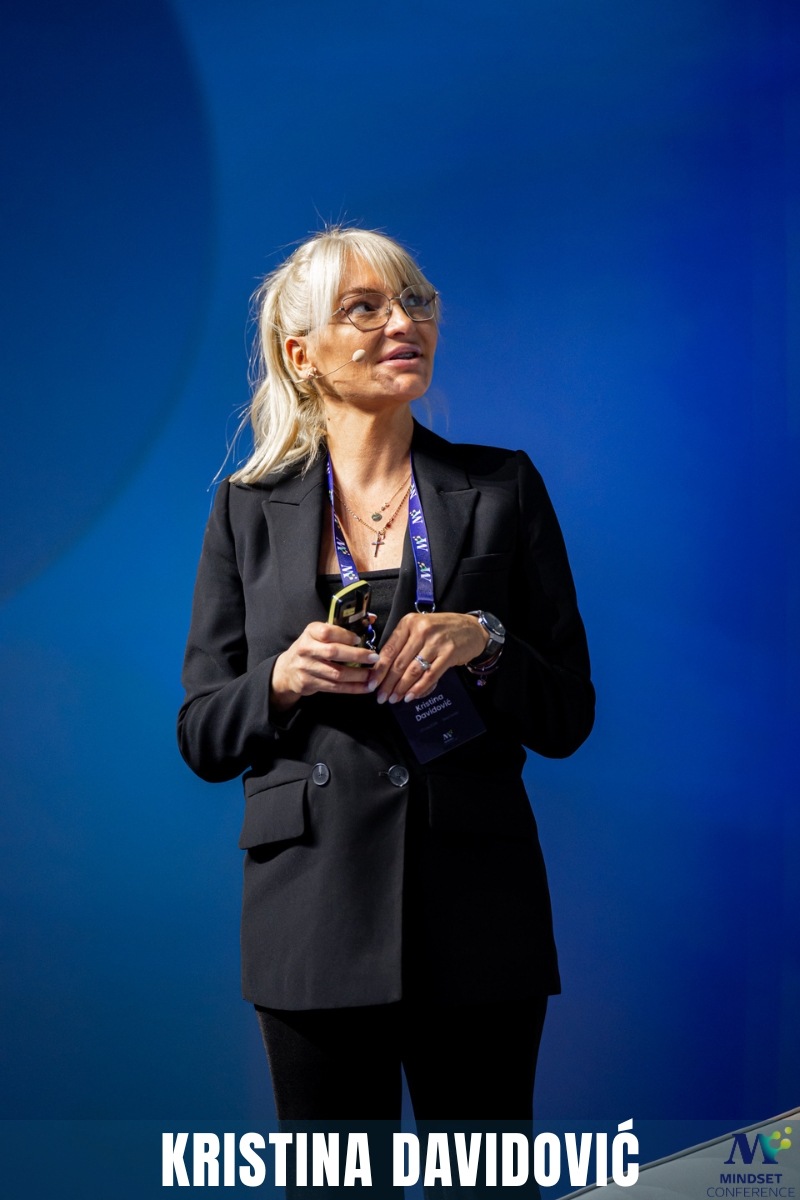Dr Kristina Davidović tokom govora o liderstvu i poslovnom razvoju na Mindset Conference Belgrade 2026